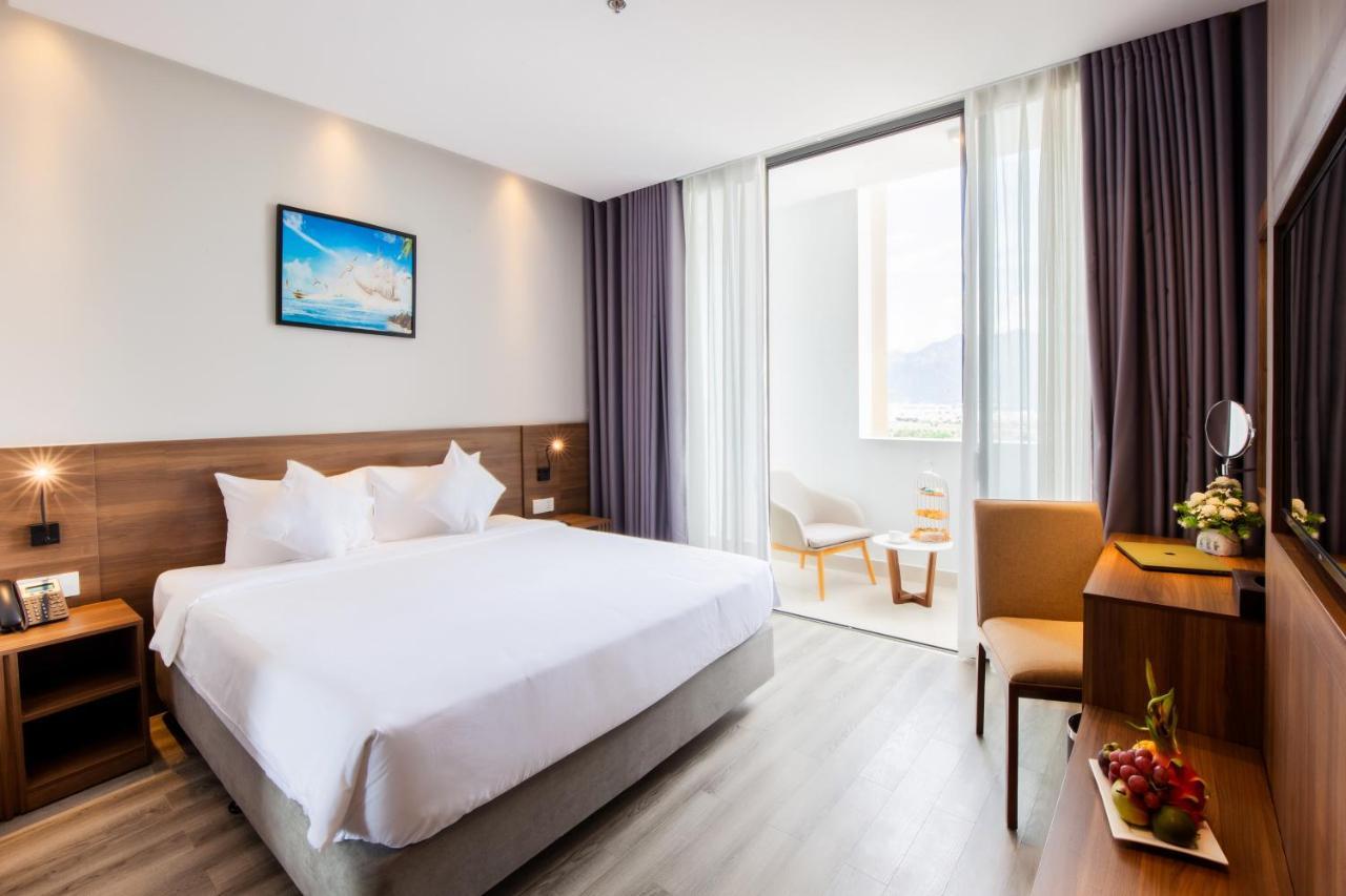 Merlot Hotel Нячанг Экстерьер фото